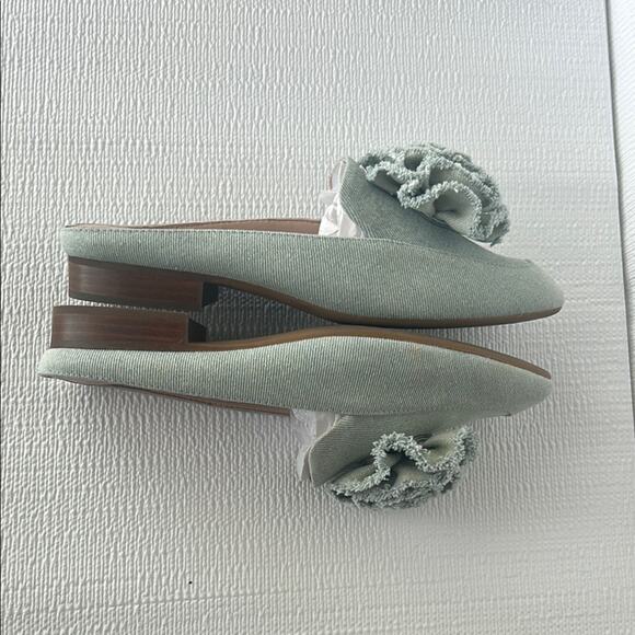 Taryn Rose Green Mules with Floral Embellishments - Picture 6 of 8